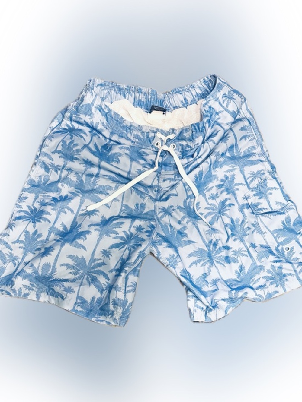 Broken Threads Surf - Swim trunks 
Quick dry Lightweight 
Sz M